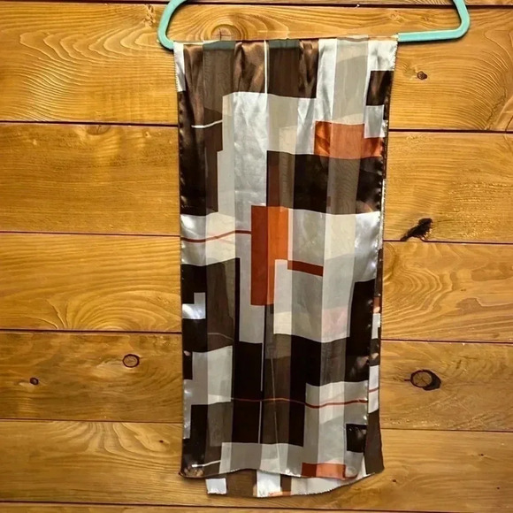 WOMENS BROWN GEOMETRICAL LIGHTWEIGHT SCARF 60 INCHES. - Picture 1 of 4